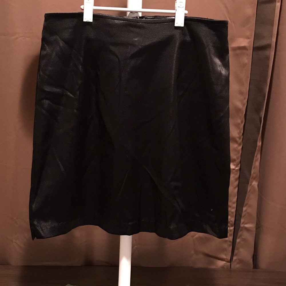Vintage faux leather mini skirt 7/8. Poly/spandex